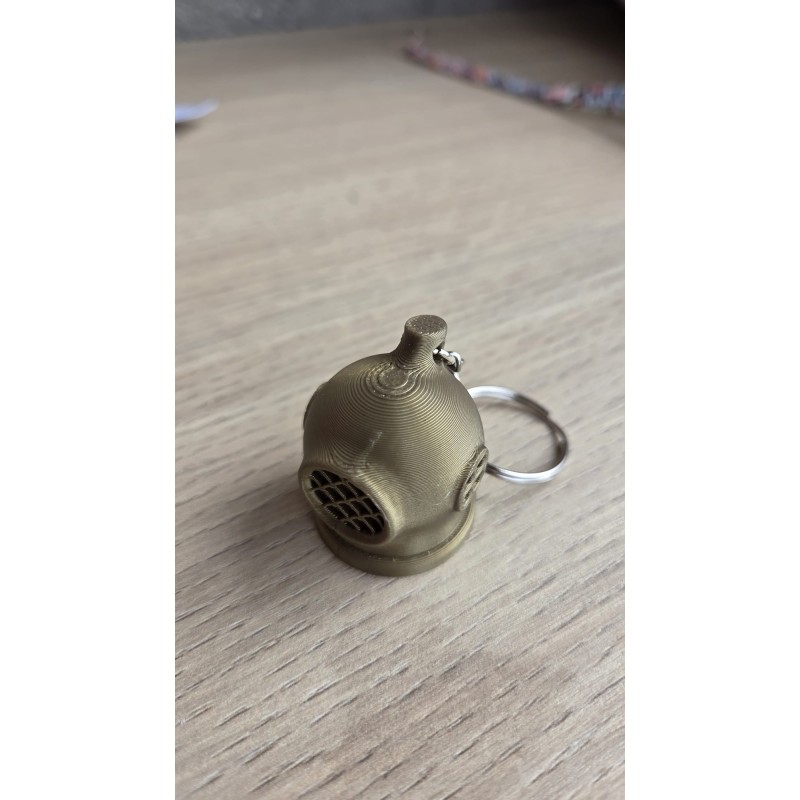 Breloc cască de scafandru vintage pentru pasionații de diving