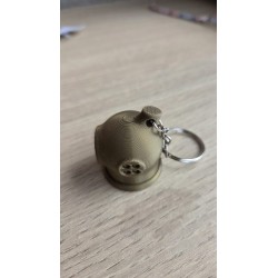 Breloc cască de scafandru vintage pentru pasionații de diving